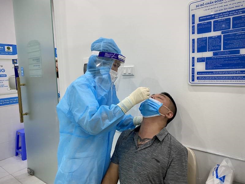 Test nhanh Covid-19 tại Bệnh viện Mắt Quốc tế Việt - Nga